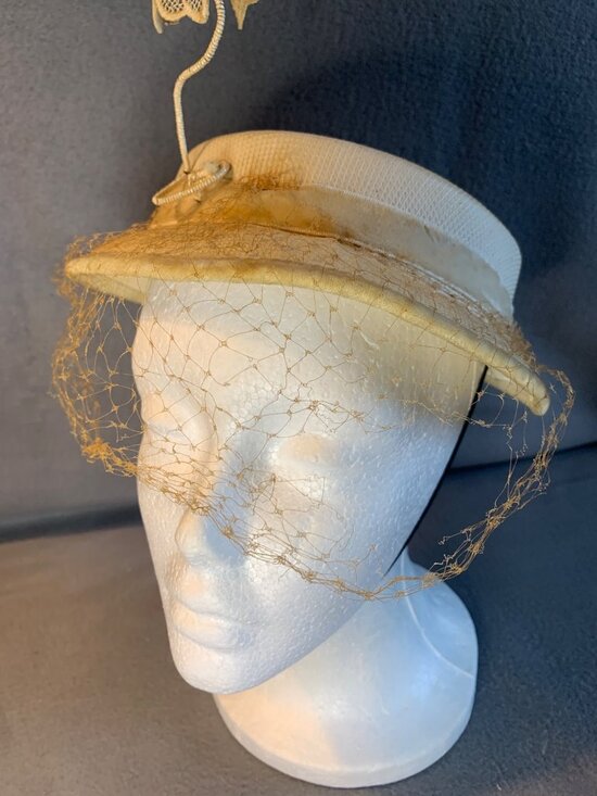 Ladies Ivory Hat Velvet Trim & Lace Doily Accents Size 22 Net Veil Vtg main image 5